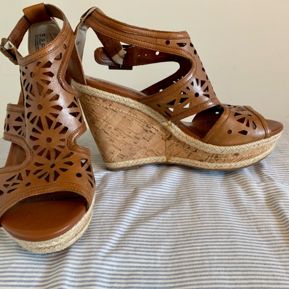 Hush Puppies Wedge Leather Sandals 7.5 - Picture 2 of 7